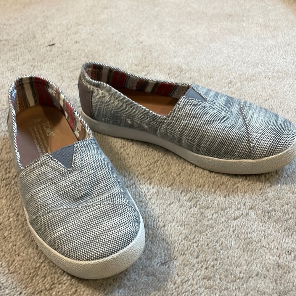 Toms slipons inside Size 6. Worn once.